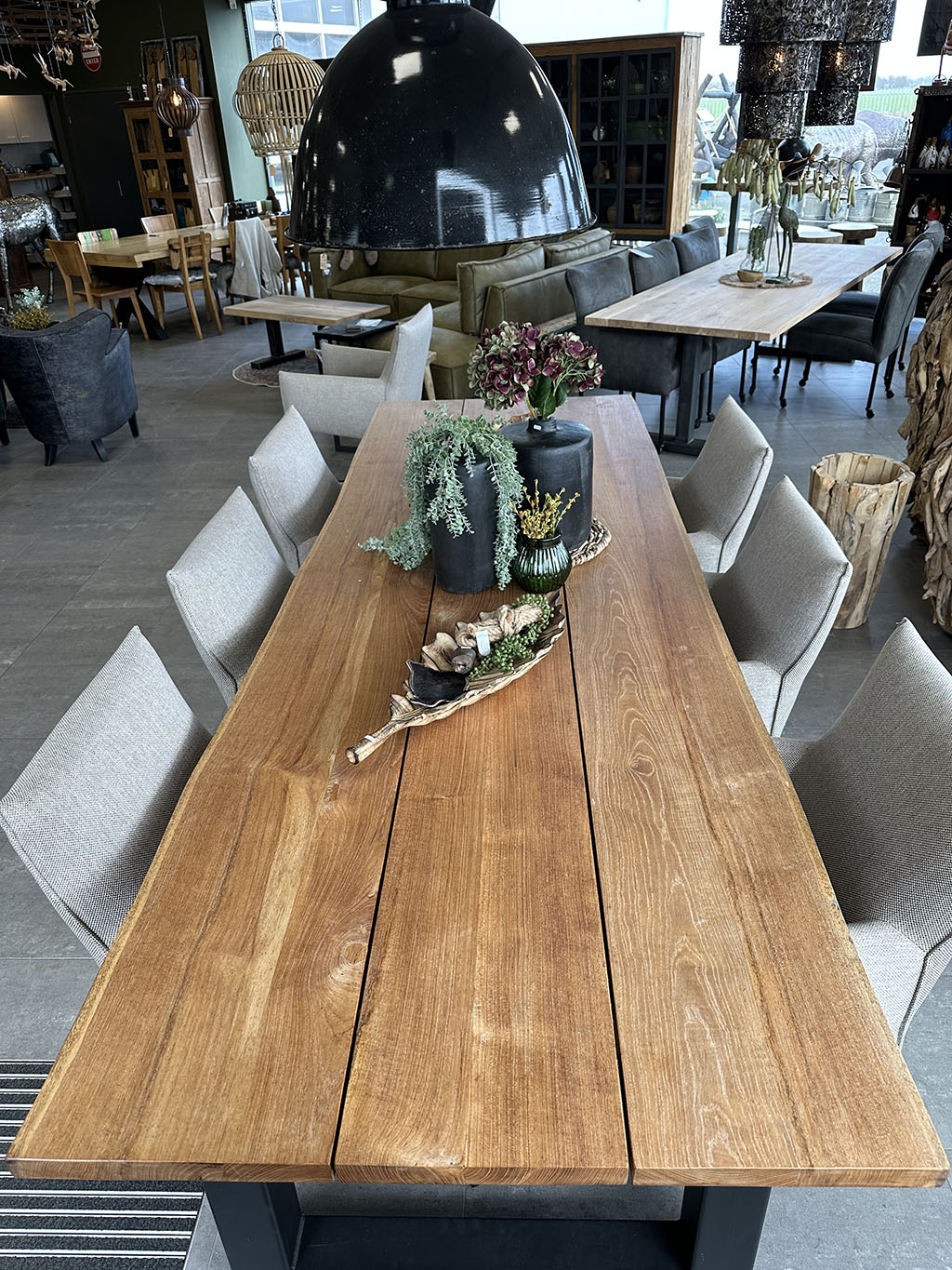 Dit blad 3.00 meter van teak is perfect om buiten te tafelen op zwoele warme zomeravonden.