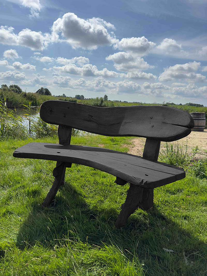 Rond eiken tuinset Athilla met 2 banken in zwarte olie