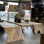 Suar special eettafel van massief hout.