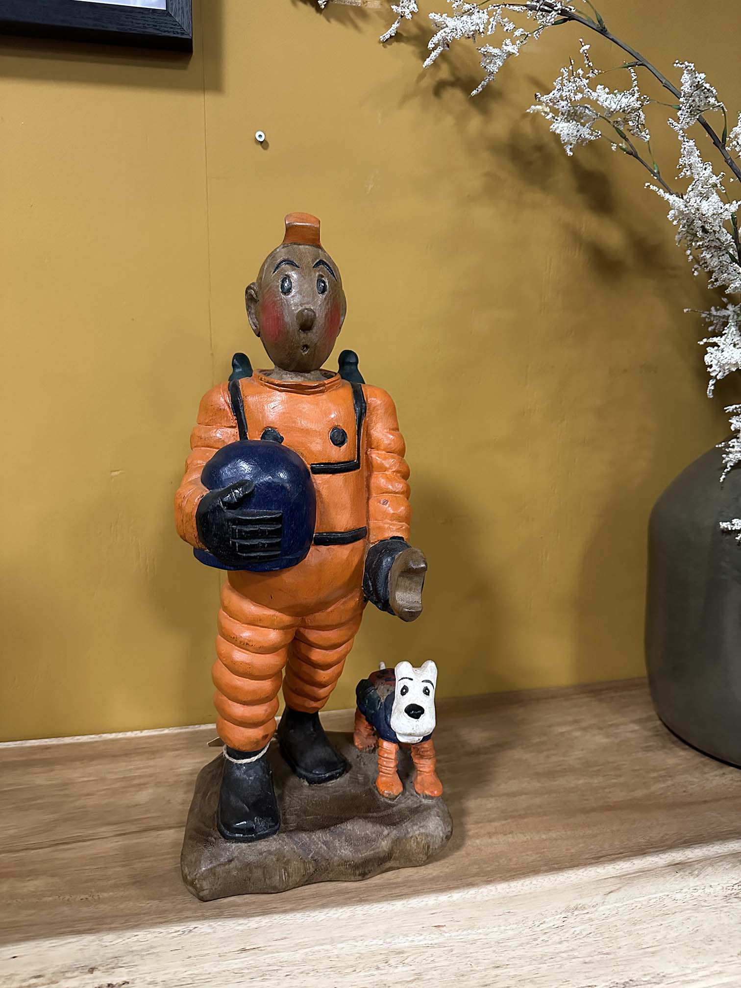 Houtsnijwerk Kuifje en Bobbie