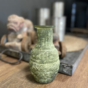 Matgroen deco vaasje met reliëf