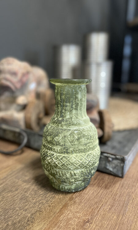 Matgroen deco vaasje met reliëf