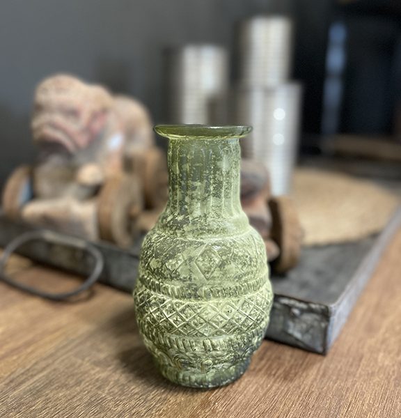 Matgroen deco vaasje met reliëf