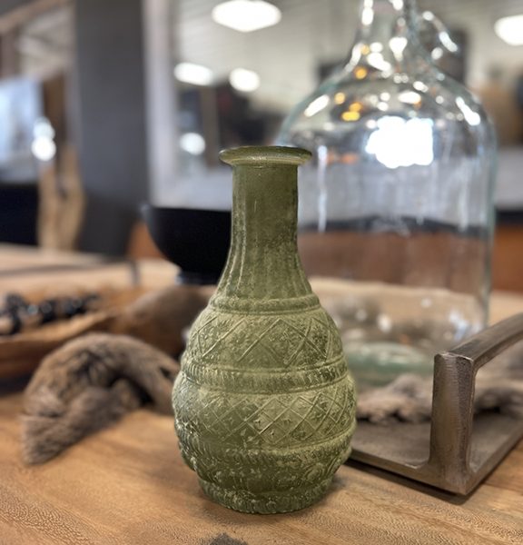 Matgroen vaasje met reliëf