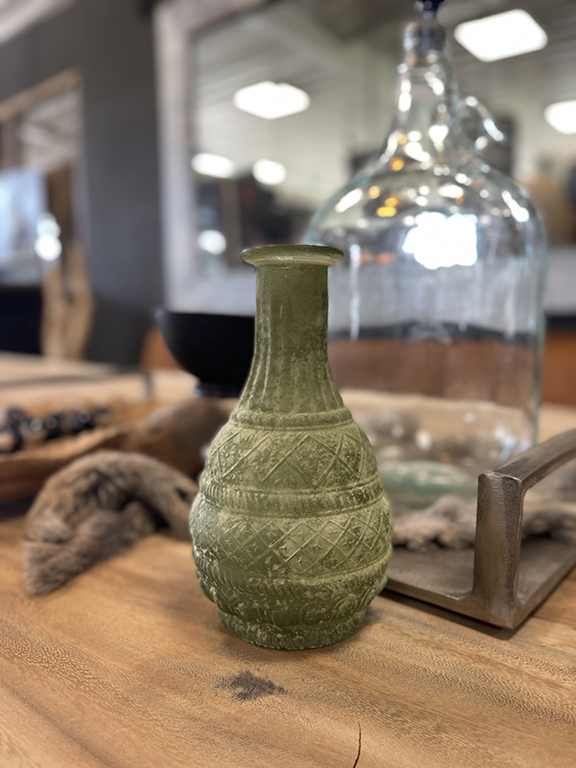 Matgroen vaasje met reliëf