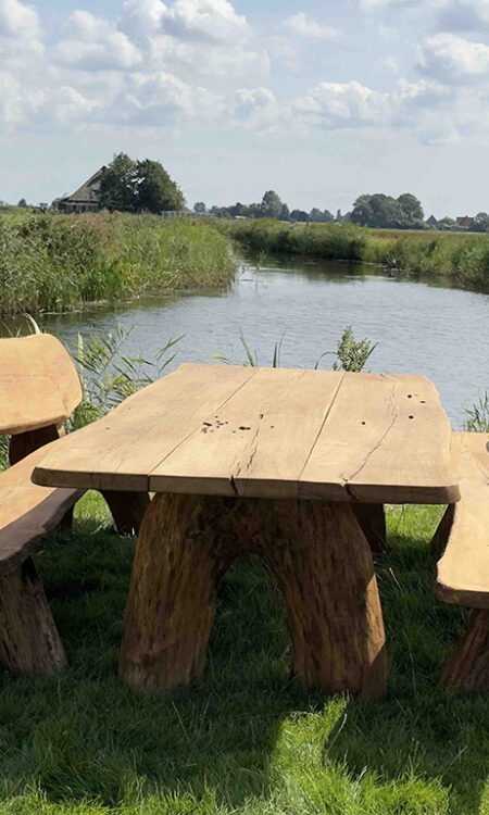 Eiken tuinset Athilla met 2 banken in licht bruine olie