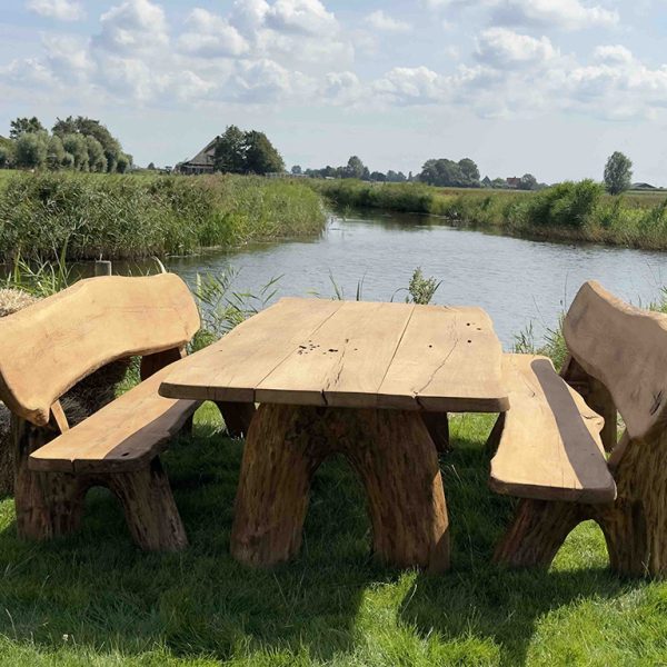 Eiken tuinset Athilla met 2 banken in licht bruine olie