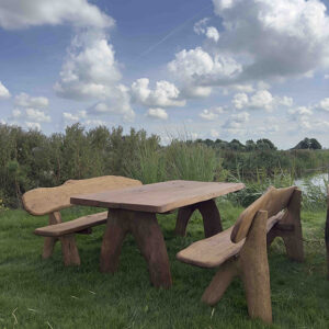 Eiken tuinset Athilla met 2 banken in licht bruine olie
