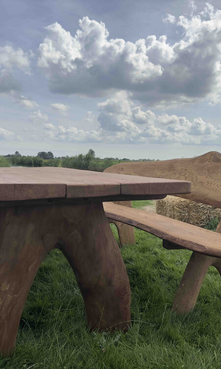 Eiken tuinset Athilla met 2 banken in licht bruine olie