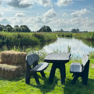 Eiken tuinset Athilla met 2 banken in zwarte olie