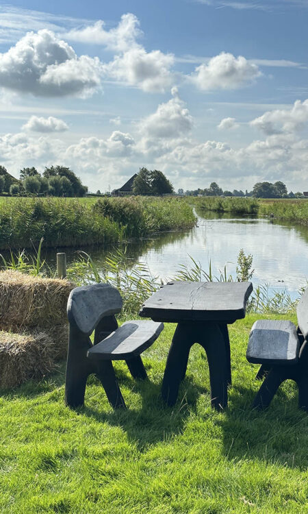 Eiken tuinset Athilla met 2 banken in zwarte olie