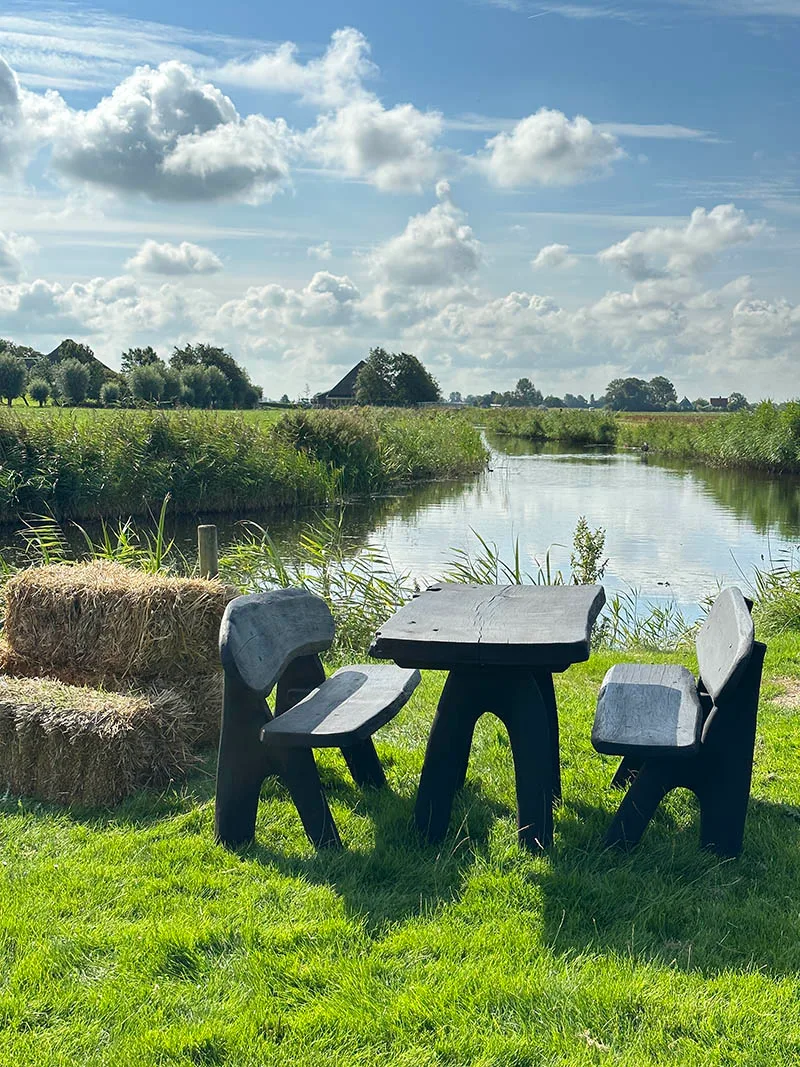 Eiken tuinset Athilla met 2 banken in zwarte olie