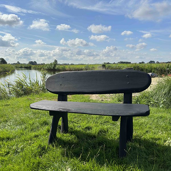 Eiken tuinset Athilla met 2 banken in zwarte olie