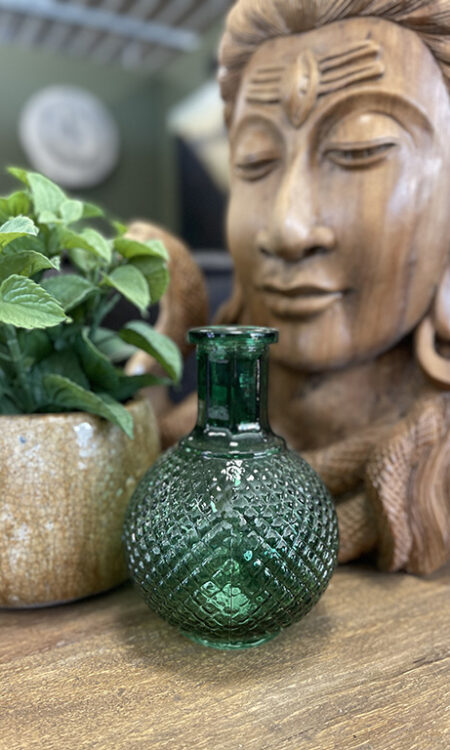 Groen bolvaasje met reliëf