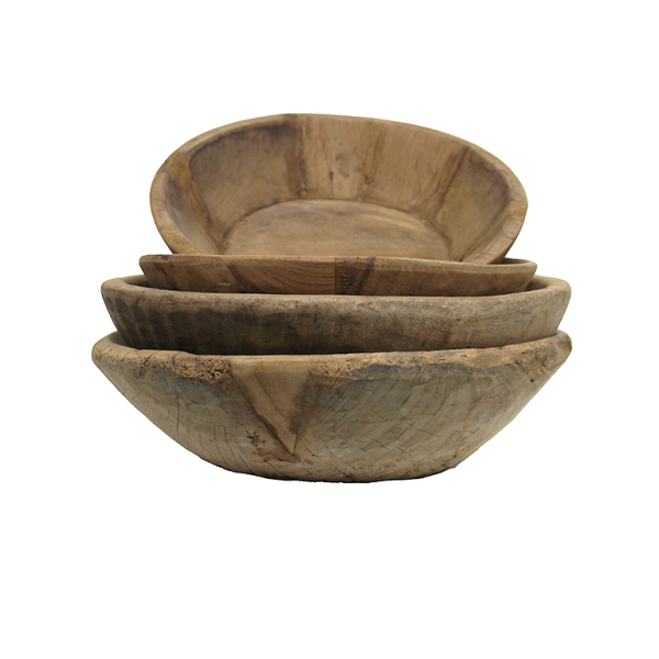 De houten schalen zijn met de handgemaakt waardoor ze allemaal iets verschillen.