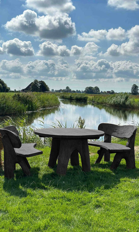 Rond eiken tuinset Athilla met 2 banken in zwarte olie