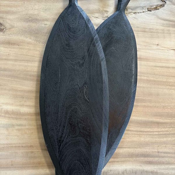 Tapasplank van hout in het zwart.