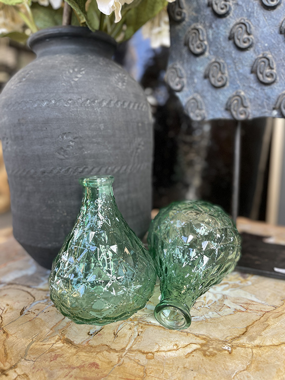 Uniek vintage groen vaasje - breng een vleugje nostalgische charme in je interieur met dit prachtige stukje retro decor