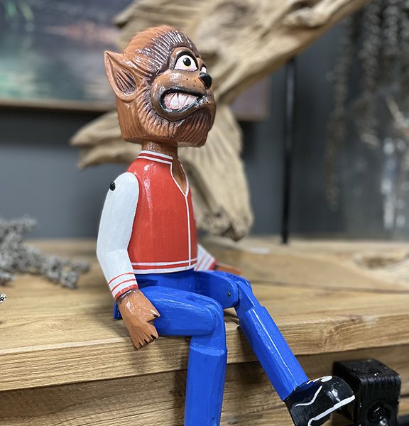 Houten bungelpop weerwolf