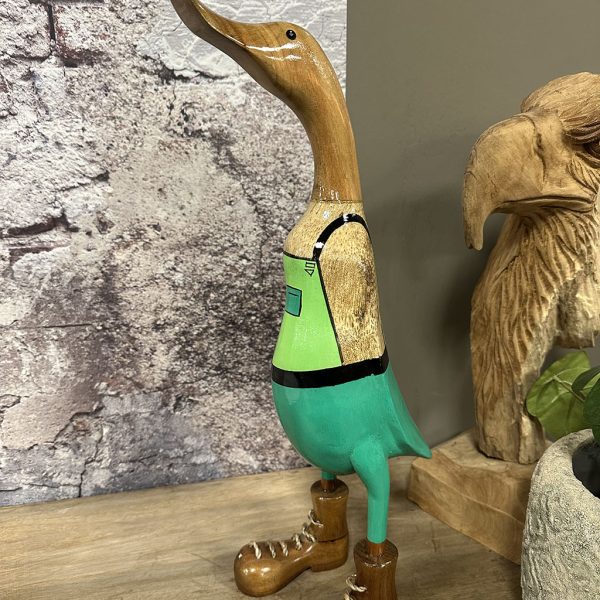Houten eend in groen pakje