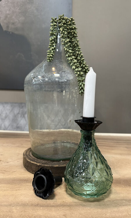 Metalen kaarshouder voor in een fles om van een wijnfles een kandelaar te maken.