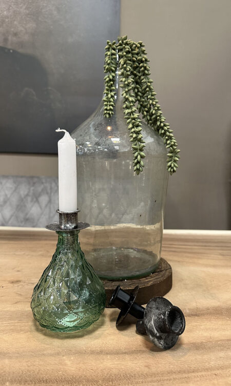 Metalen kaarshouder voor in een fles om van een wijnfles een kandelaar te maken.