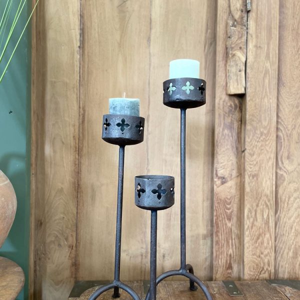 Stoere stalen kandelaar op voet