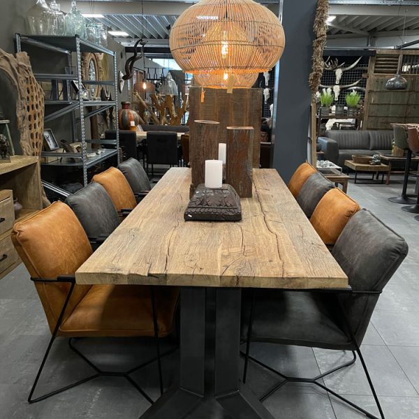 Geborsteld eiken eettafel