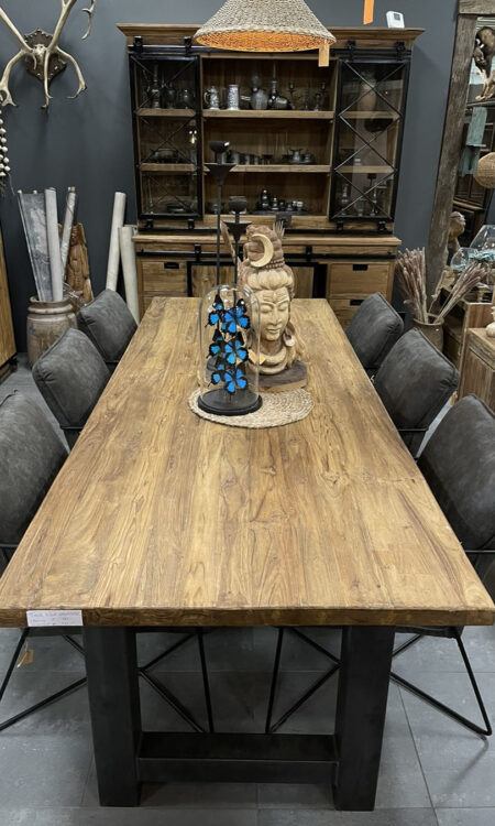 Teak eettafel geborsteld