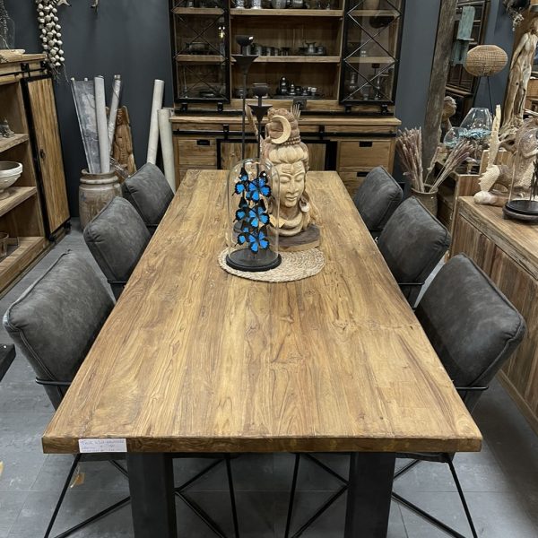 Teak eettafel geborsteld
