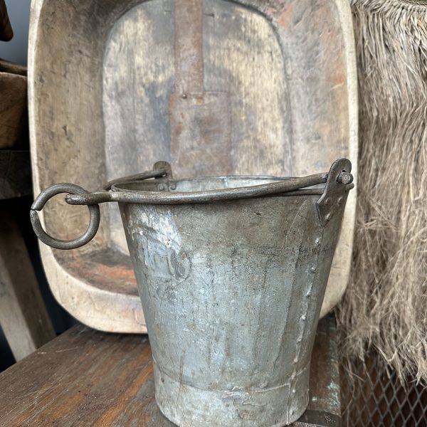 Zinken emmer met hengsel