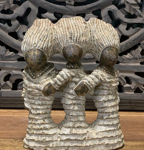 Stenen beeld gezusters