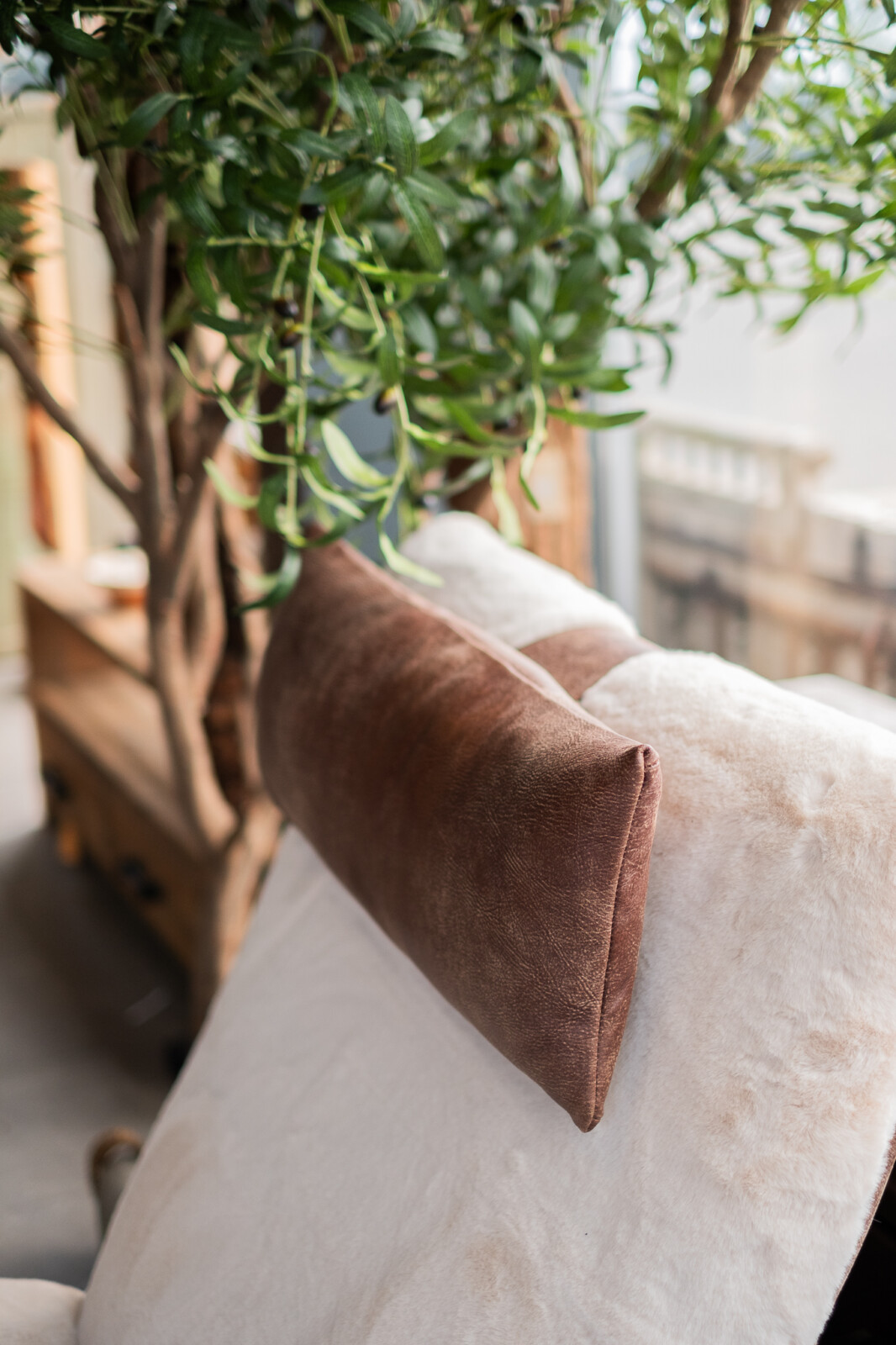 Relaxfauteuil Inaya teddy met leren hoofdsteun