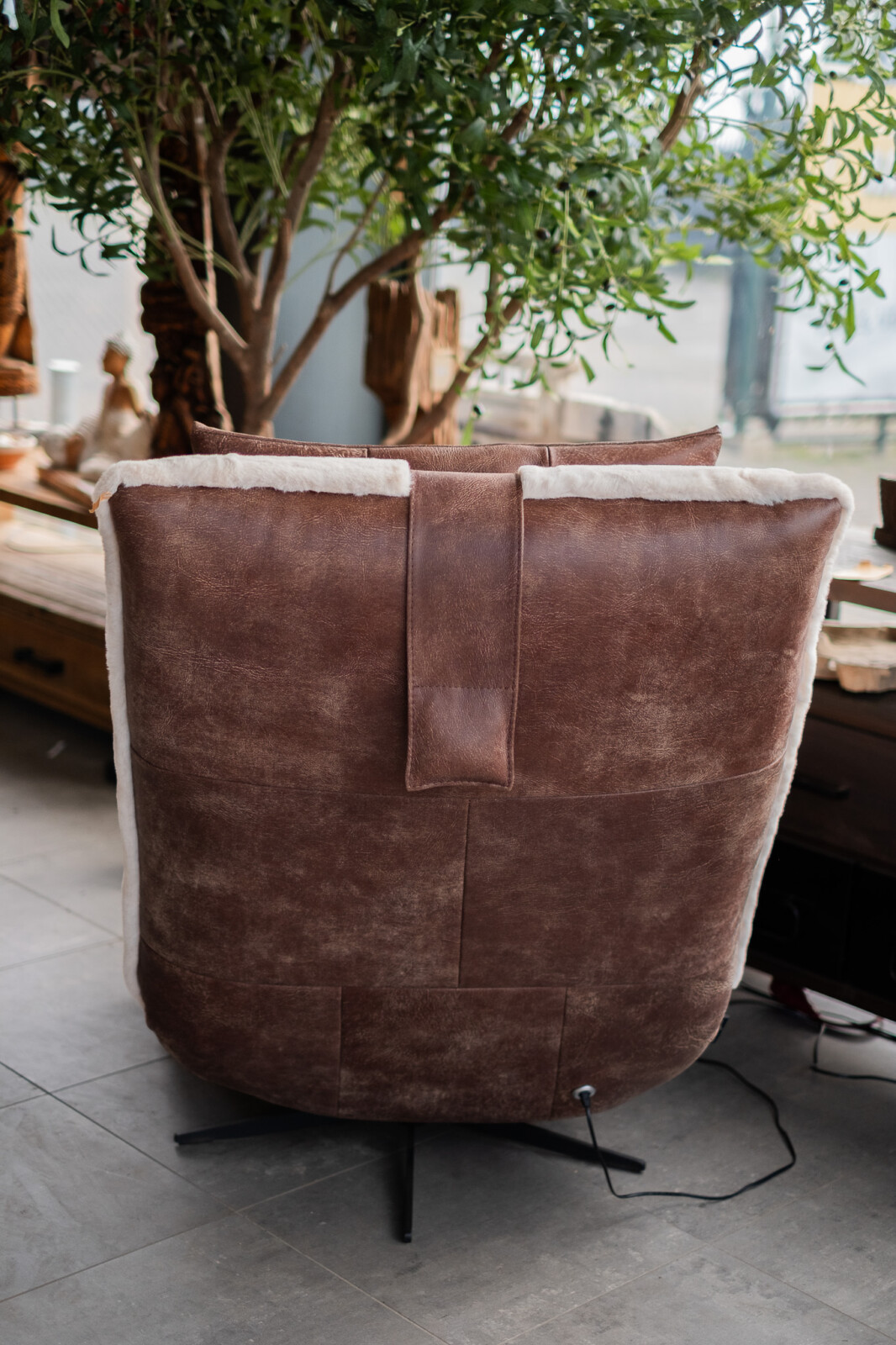 Relaxfauteuil Inaya teddy met leren achterzijde
