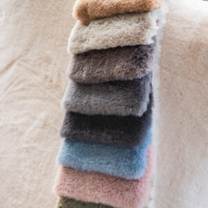 Relaxfauteuil Inaya teddy met verschillende stofkleuren