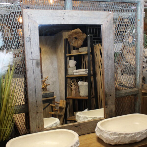 Rohan houten spiegel van oud hout met robuuste rechte omlijsting