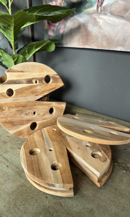 houten borrelplank in vorm van kaaswiel voor hapjes