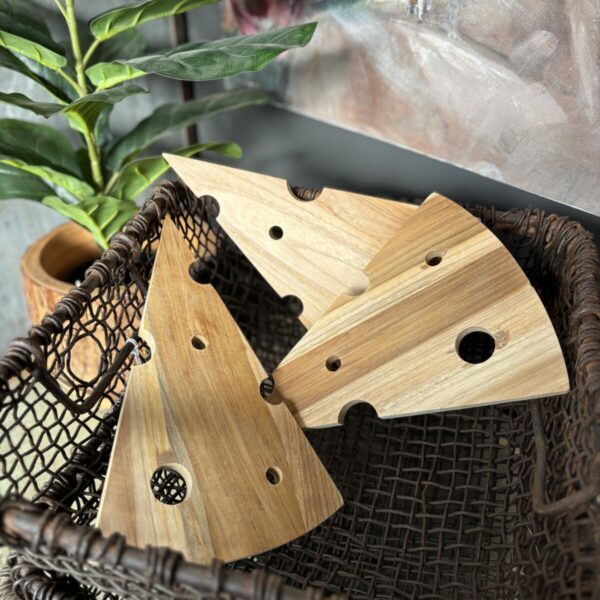 houten borrelplank in kaasvorm voor serveren van kaas