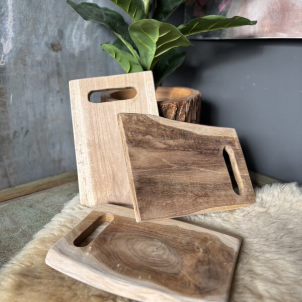 suar borrelplank met natuurlijke vorm en houttekening