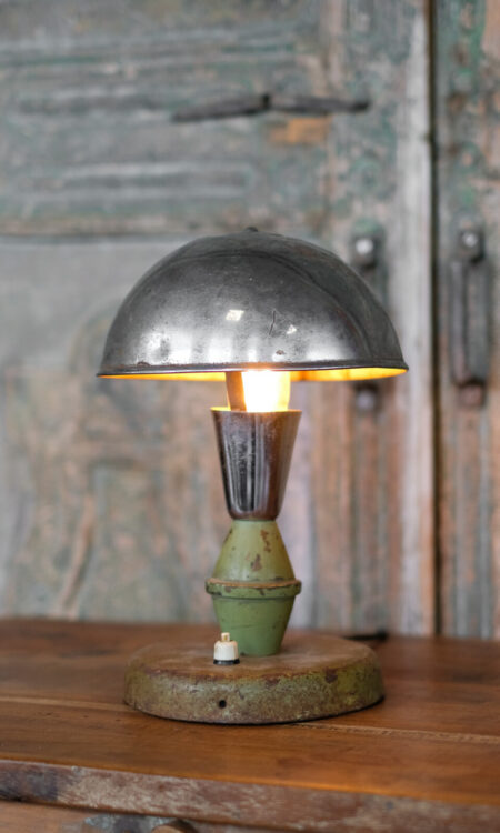 Industriële Tafellamp van Metaal – Vintage lamp met ronde Kap