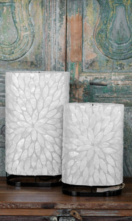 Tafellamp met Wit Schelp Bladmotief – Cilindervormige Sfeerlamp