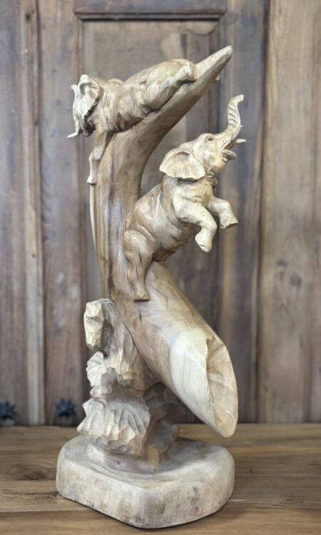 klimmende olifant beeld van suar hout decoratie