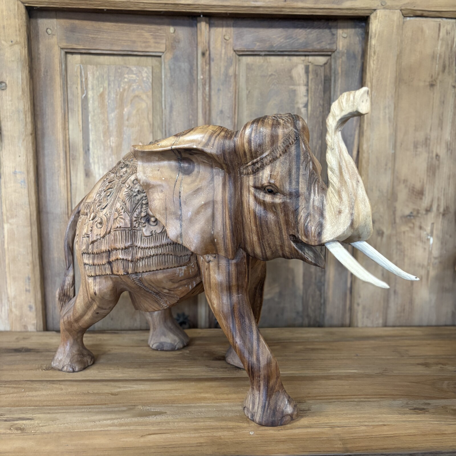 suar olifant met snijwerk houten beeld decoratie