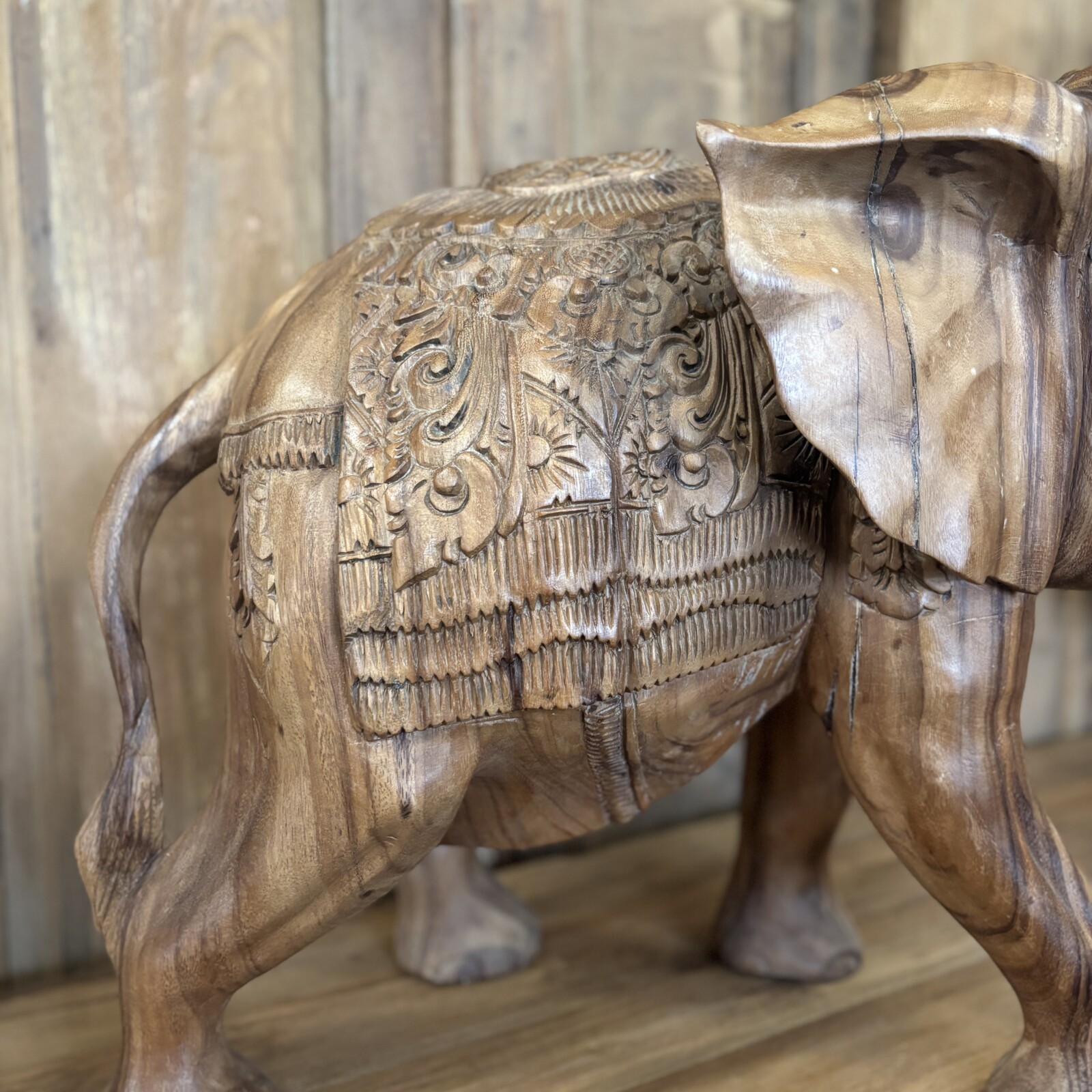 Suar Olifant met Uniek Snijwerk - Afbeelding 4