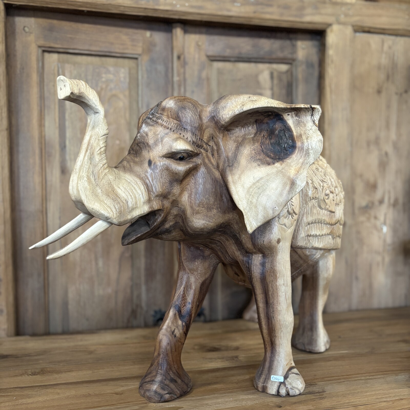 Suar Olifant met Uniek Snijwerk - Afbeelding 2