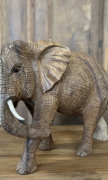 Suar Olifant met Fijn Houtsnijwerk Large