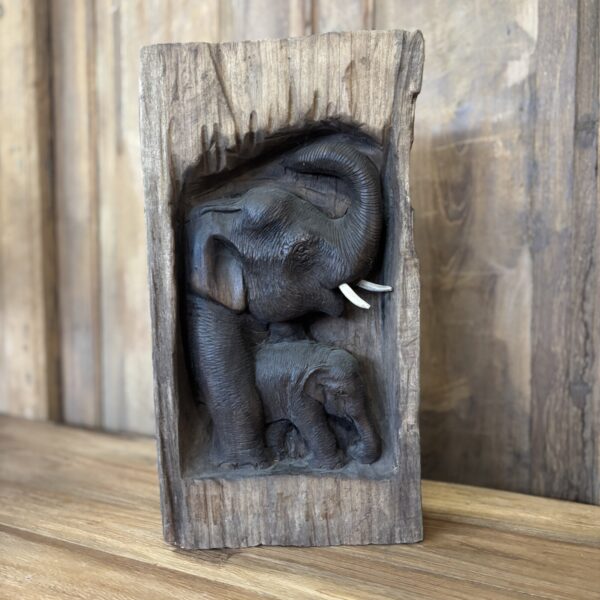 olifant in boomstam suar hout beeld decoratie