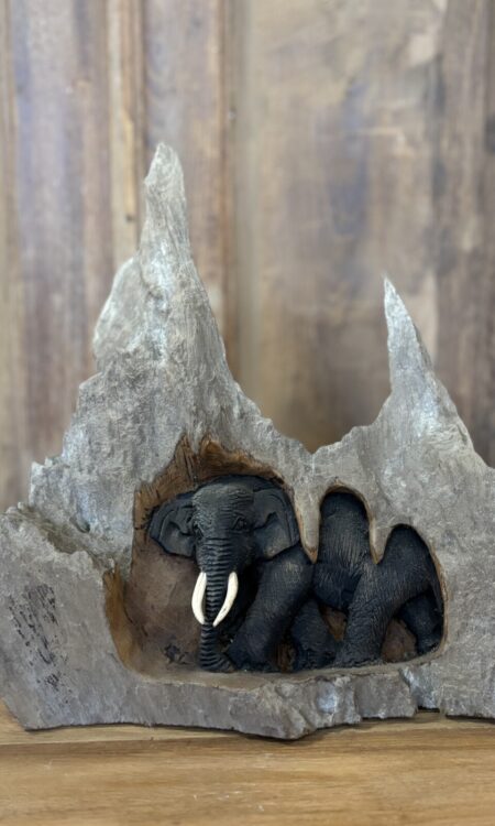 Olifant in massief hout