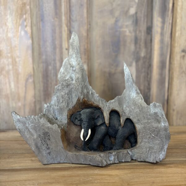 Olifant in massief hout