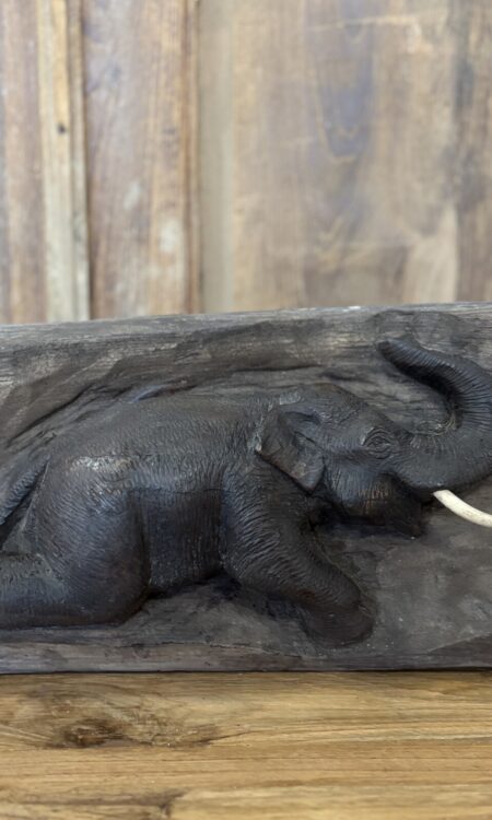 Olifant in Boomstam Houtsnijwerk